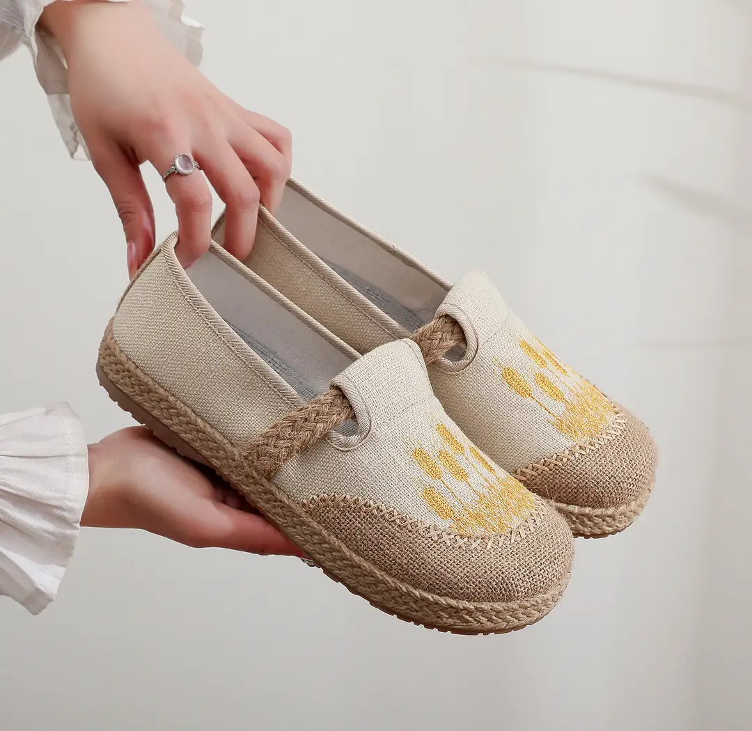 Summer New Women's Cloth Shoes Old Beijing Embroidered Linen Cloth Shoes Women's Shallow Mouth Retro Fashion Single-layer Shoes Hanfu Shoes — feature 3