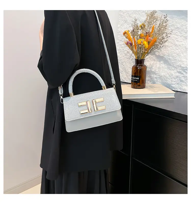 Light Luxury Small Square Bag with HE Logo — feature 12