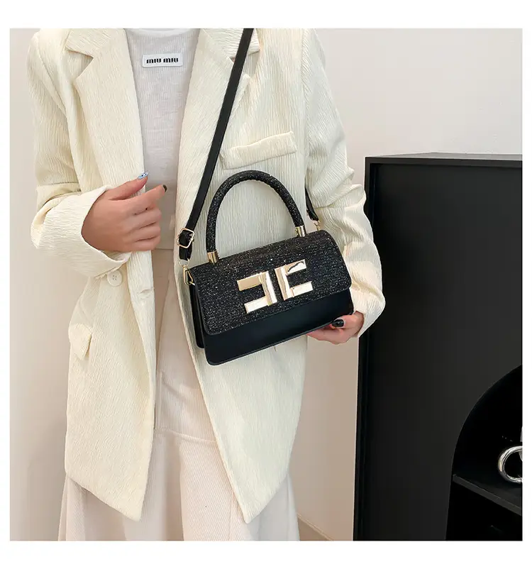 Light Luxury Small Square Bag with HE Logo — feature 17