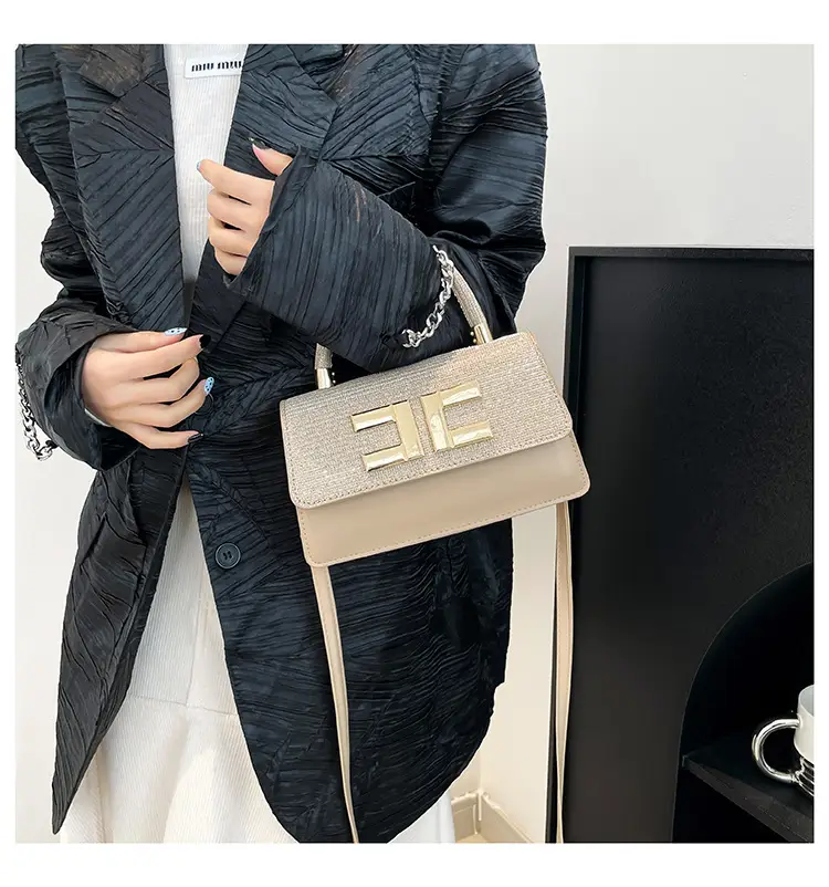 Light Luxury Small Square Bag with HE Logo — feature 19