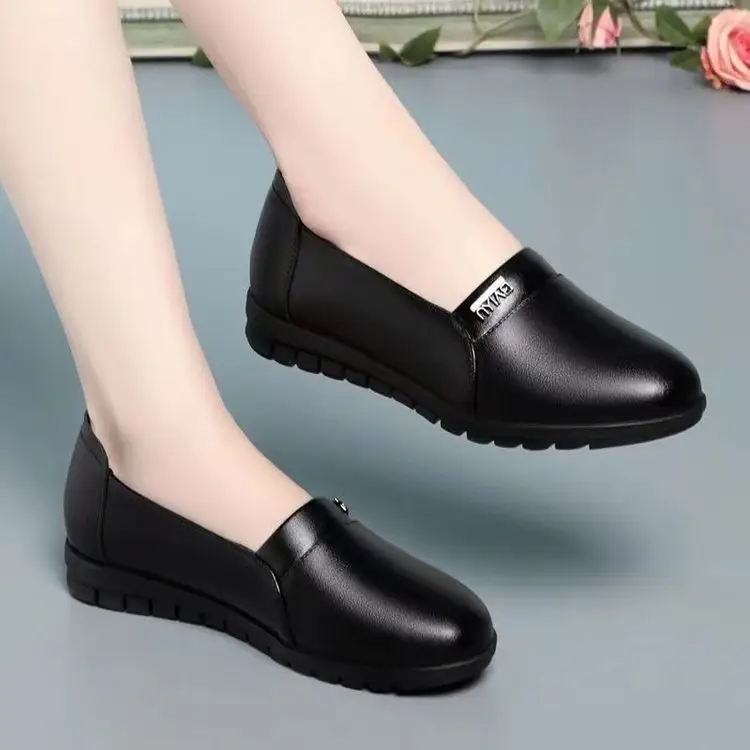 Women's Shoes Soft-soled Black Work Shoes Spring New Style Single-layer Shoes Middle-aged and Elderly Flat Non-slip Mother's Leather Shoes Women's Single-layer Shoes — feature 2