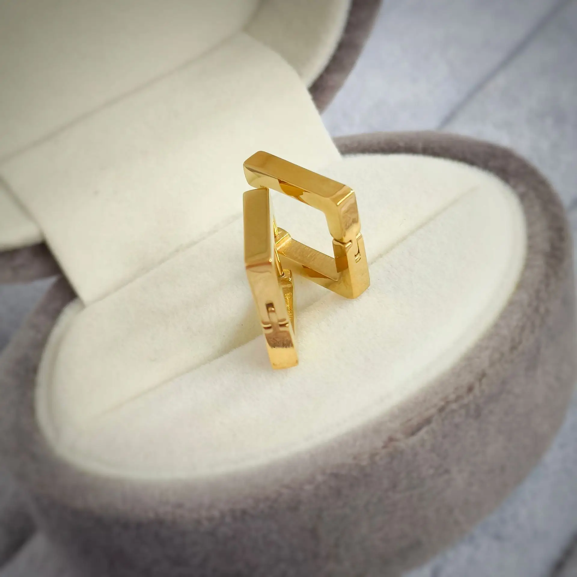 Geometric Square Earring Buckle 18k Gold Plated — feature 5