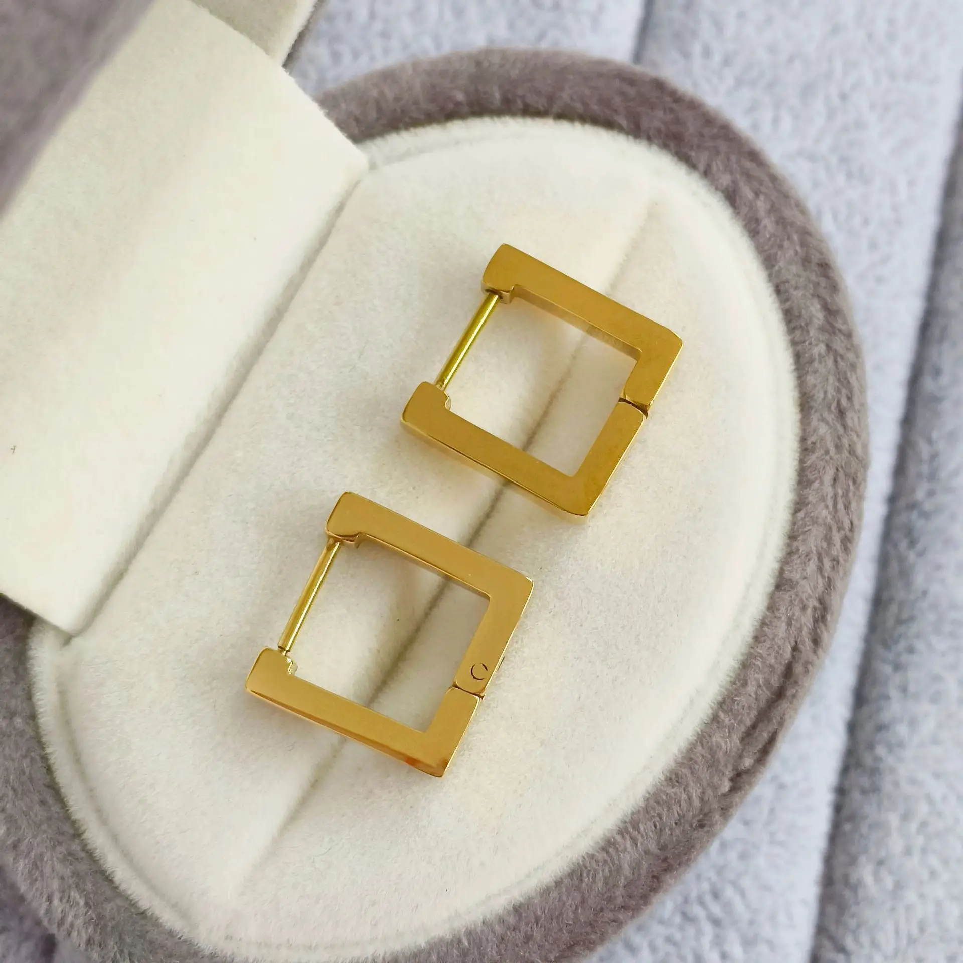 Geometric Square Earring Buckle 18k Gold Plated — feature 6