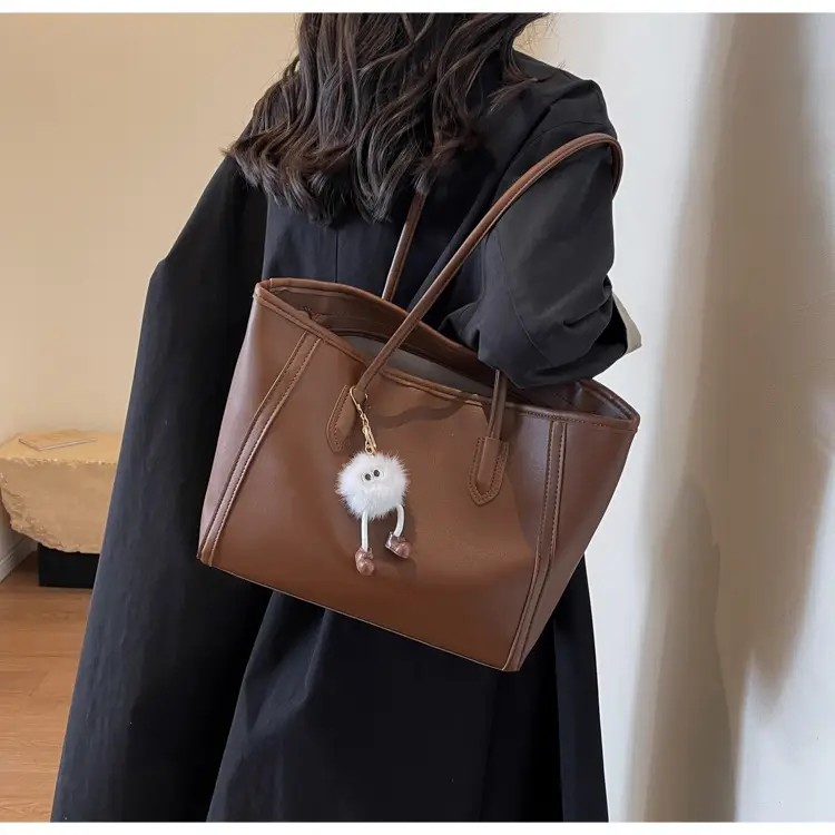 Women's Cream Leather Shoulder Bag with Keychain — feature 17