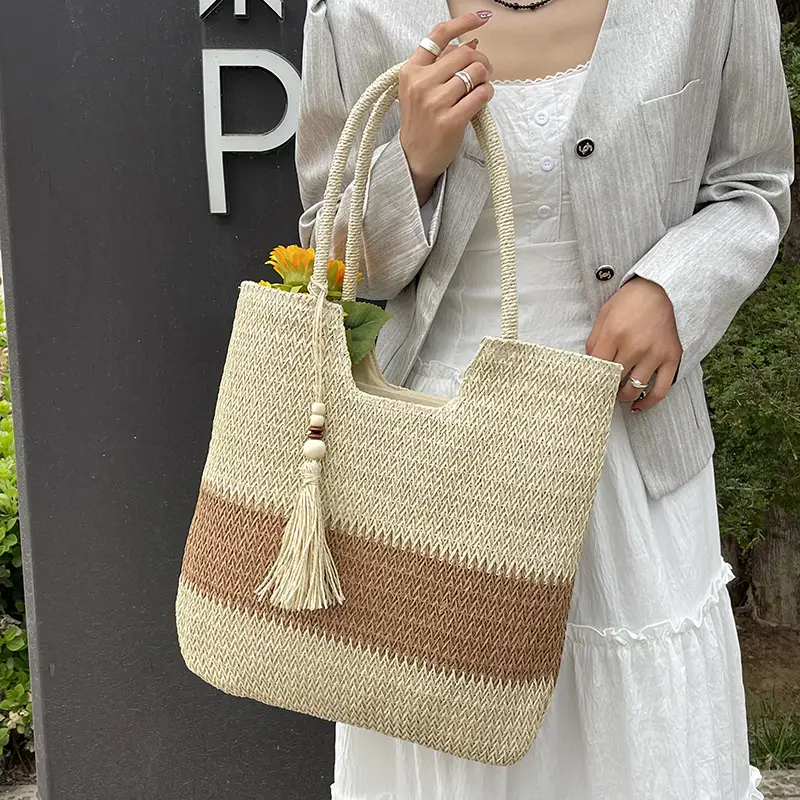 Summer Straw Woven Shoulder Bag with Tassel - Image 3