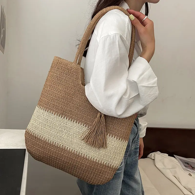 Summer Straw Woven Shoulder Bag with Tassel - Image 4