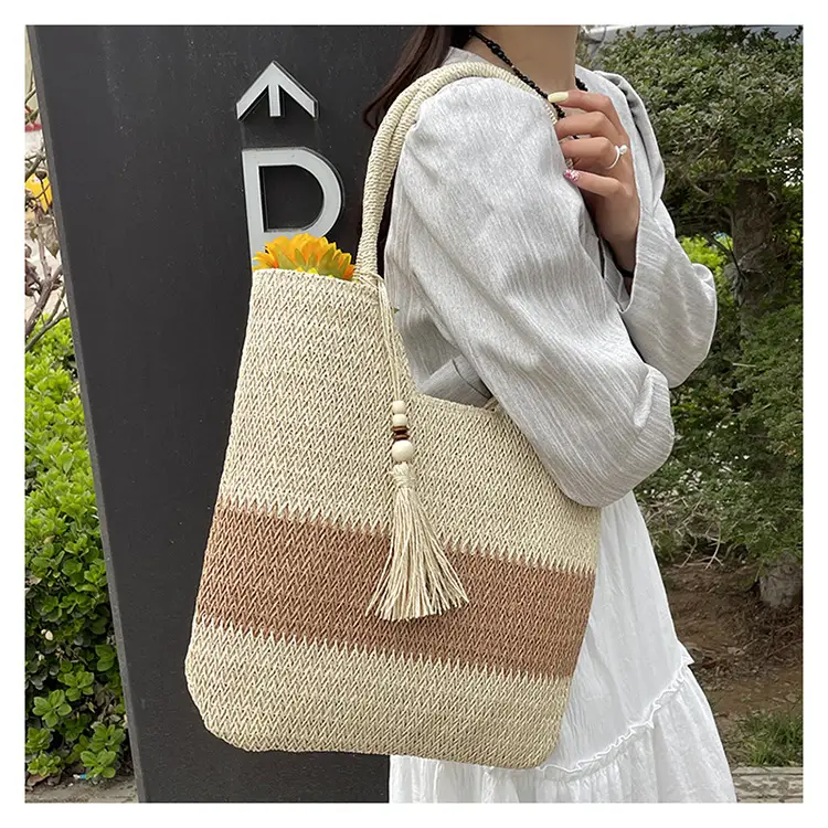 Summer Straw Woven Shoulder Bag with Tassel — feature 11