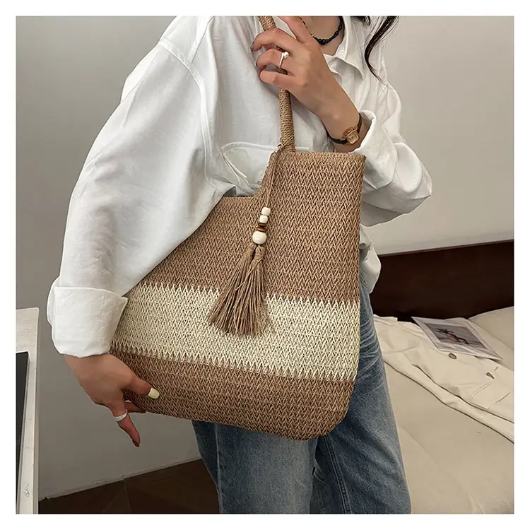 Summer Straw Woven Shoulder Bag with Tassel — feature 13