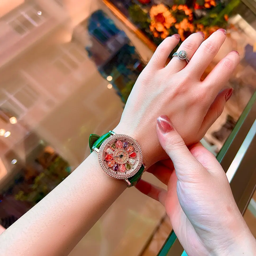 Women's Cross-border Tide Watch with Rhinestone Dial — feature 6