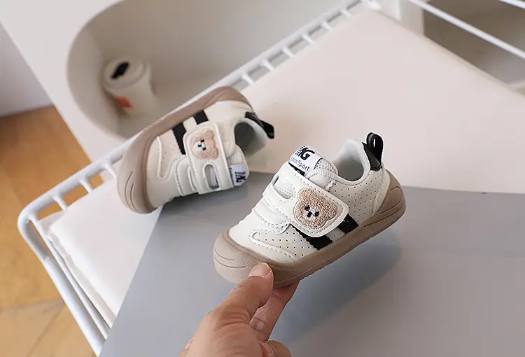 Baby Toddler Shoes 2025 Spring New Baby Shoes Baby Leather Shoes Autumn Children's Shoes Children's Bear Embroidery — feature 10