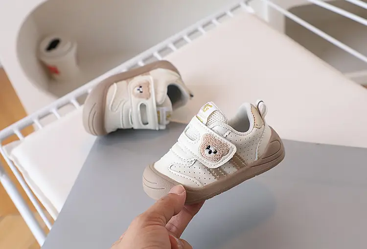 Baby Toddler Shoes 2025 Spring New Baby Shoes Baby Leather Shoes Autumn Children's Shoes Children's Bear Embroidery — feature 7