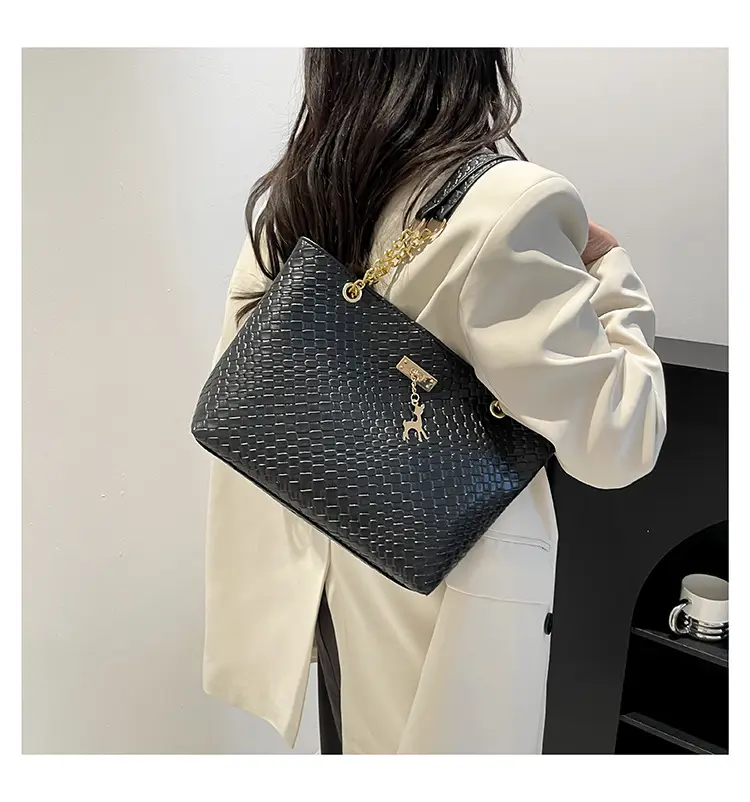 Red Snake Crocodile Tote Bag for Women 2025 — feature 11