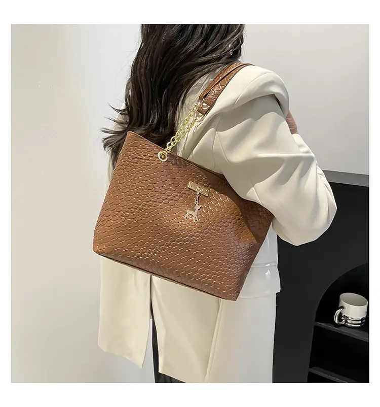 Red Snake Crocodile Tote Bag for Women 2025 — feature 17