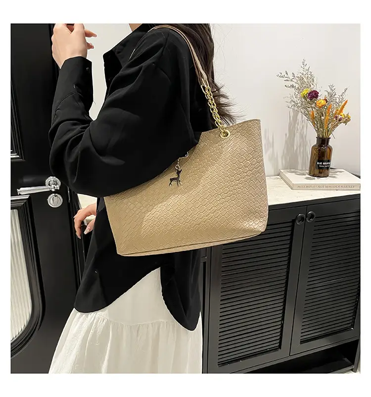 Red Snake Crocodile Tote Bag for Women 2025 — feature 19