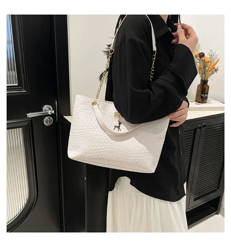Red Snake Crocodile Tote Bag for Women 2025 — feature 23