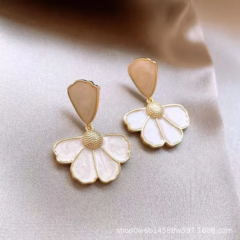 Women's Floral Gold Earrings Spring Summer Elegant 2024 - Image 5