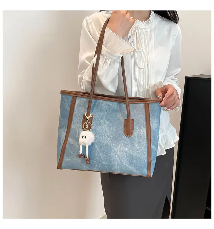 Retro Women's Shoulder Bag with Sheep Design 2025 — feature 11
