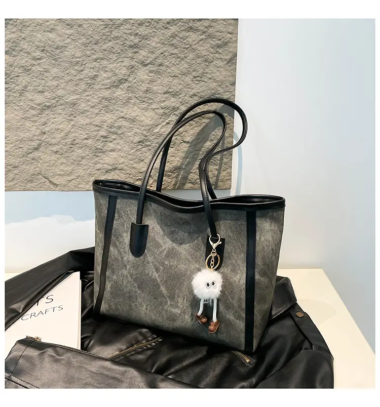 Retro Women's Shoulder Bag with Sheep Design 2025 — feature 15