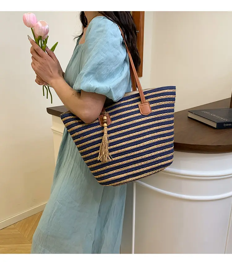 Women's Woven Shoulder Bag Large Capacity Summer Beach Bag — feature 2