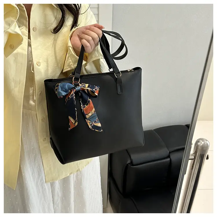 Beige Retro Shoulder Bag for Women Large Capacity — feature 8