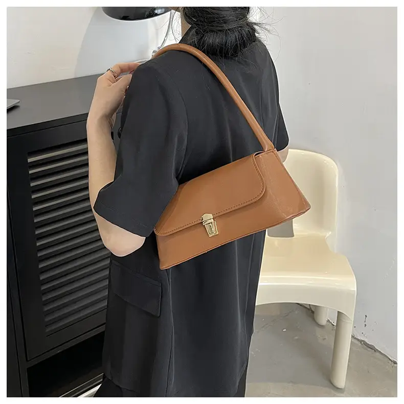 Women's Spring Baguette Shoulder Bag Beige Leather — feature 6