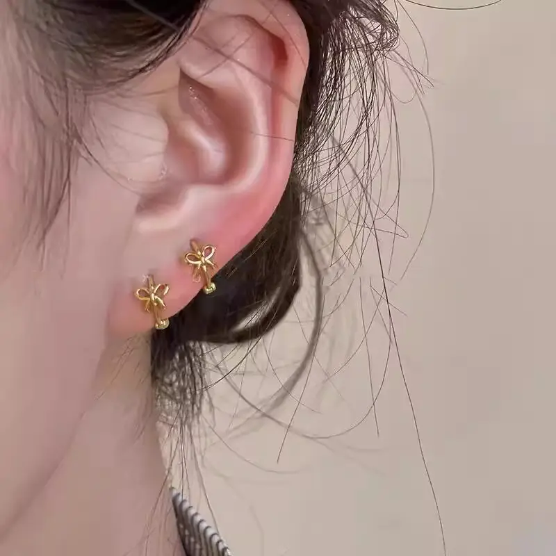 Golden Square Ear Buckle Women's Earrings 2025 — feature 3