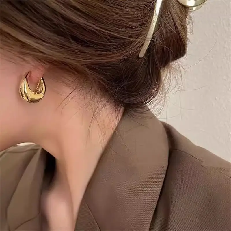Golden Square Ear Buckle Women's Earrings 2025 — feature 5