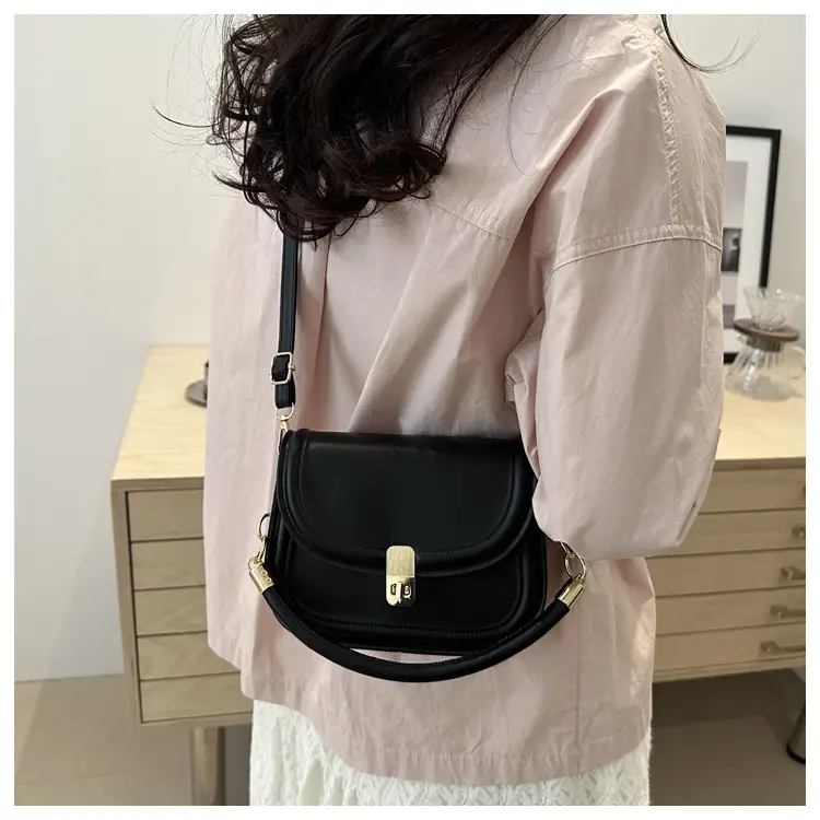 Vintage Brown Lock Shoulder Bag for Women 2025 — feature 10