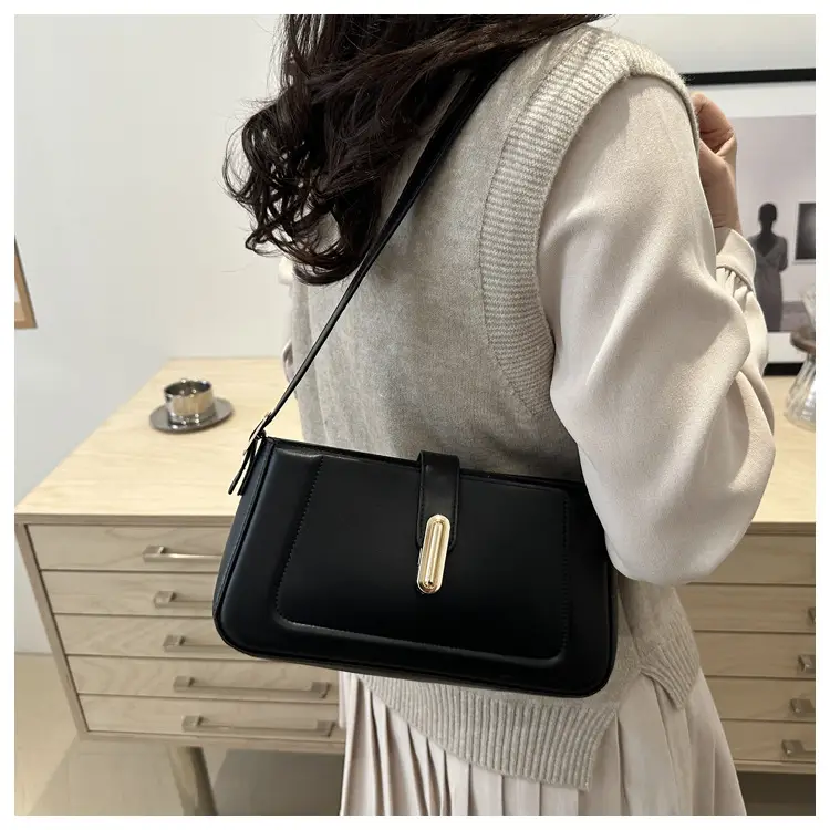 Red 2025 Retro Flip Bag for Women — feature 11