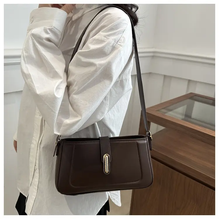 Red 2025 Retro Flip Bag for Women — feature 12