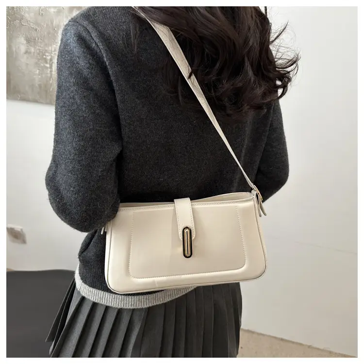 Red 2025 Retro Flip Bag for Women — feature 19