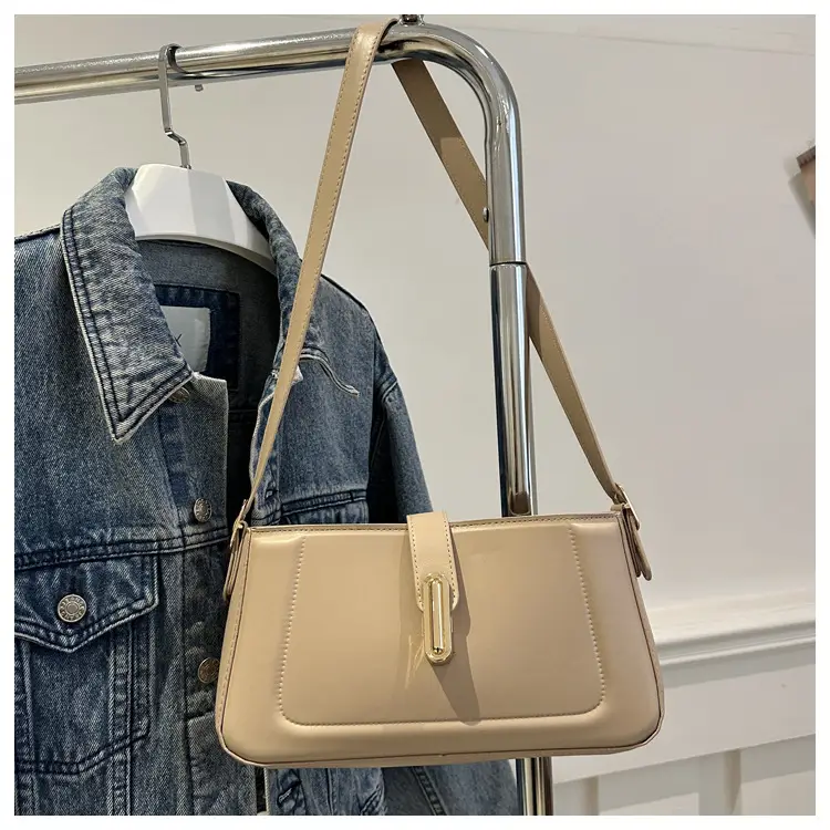Red 2025 Retro Flip Bag for Women — feature 27