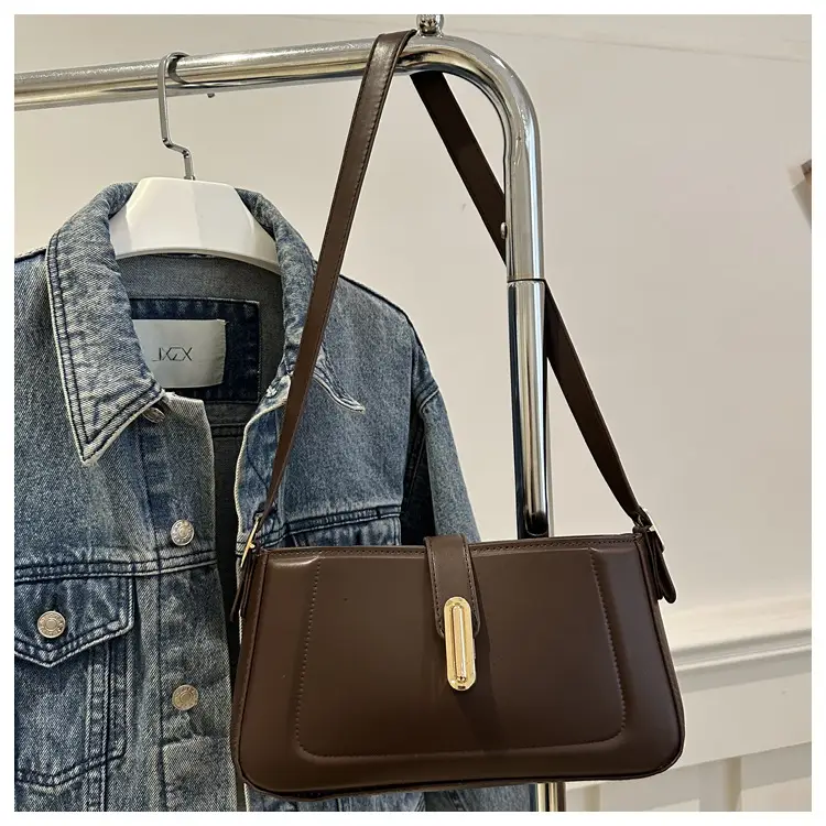 Red 2025 Retro Flip Bag for Women — feature 29