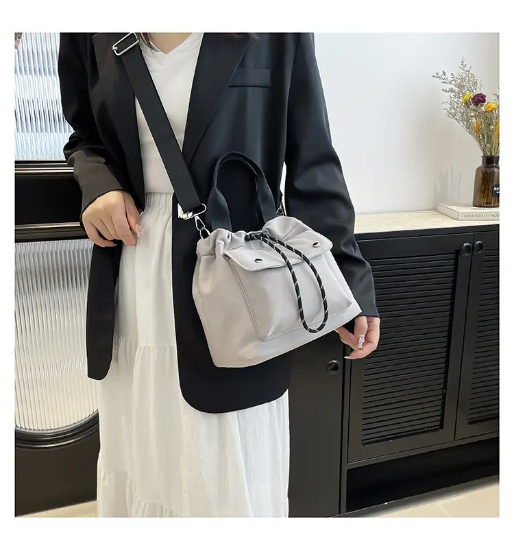 Women's White Black Contrast Shoulder Bag 2025 — feature 10