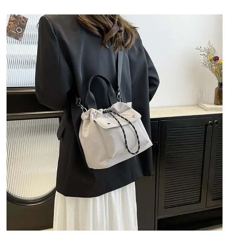 Women's White Black Contrast Shoulder Bag 2025 — feature 11