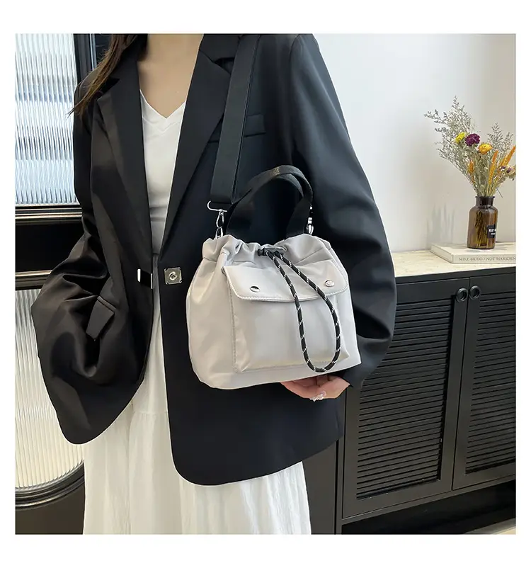 Women's White Black Contrast Shoulder Bag 2025 — feature 12