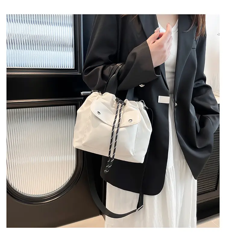 Women's White Black Contrast Shoulder Bag 2025 — feature 13