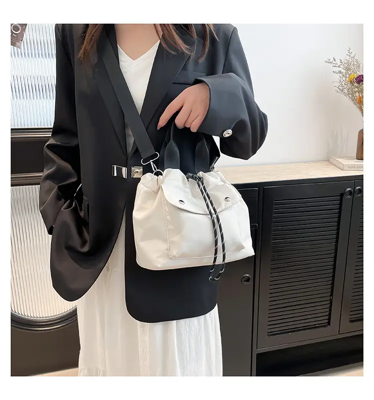 Women's White Black Contrast Shoulder Bag 2025 — feature 14