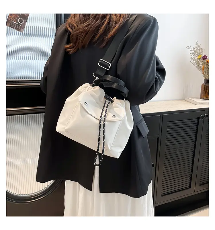 Women's White Black Contrast Shoulder Bag 2025 — feature 16