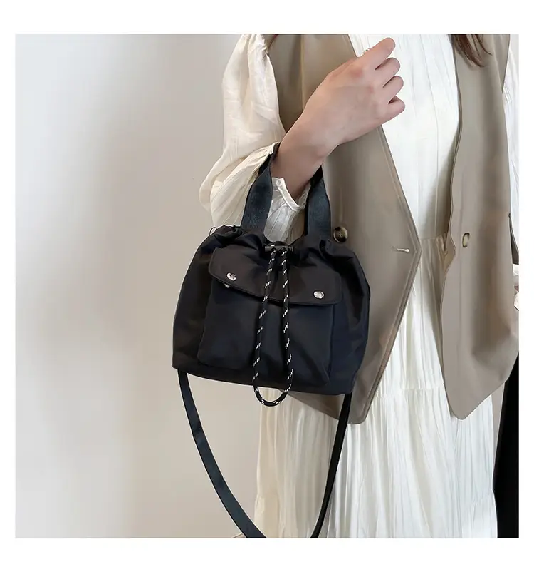 Women's White Black Contrast Shoulder Bag 2025 — feature 17