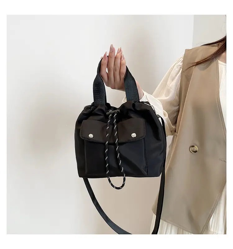 Women's White Black Contrast Shoulder Bag 2025 — feature 18