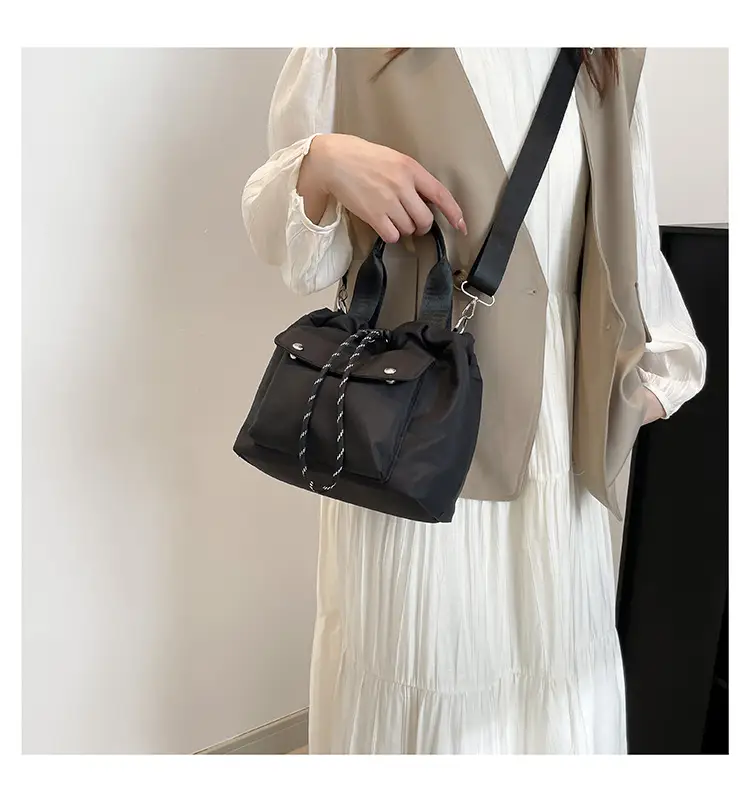 Women's White Black Contrast Shoulder Bag 2025 — feature 19