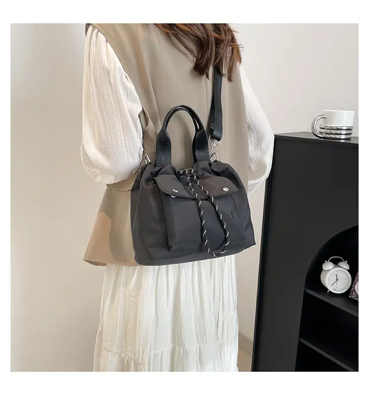 Women's White Black Contrast Shoulder Bag 2025 — feature 20