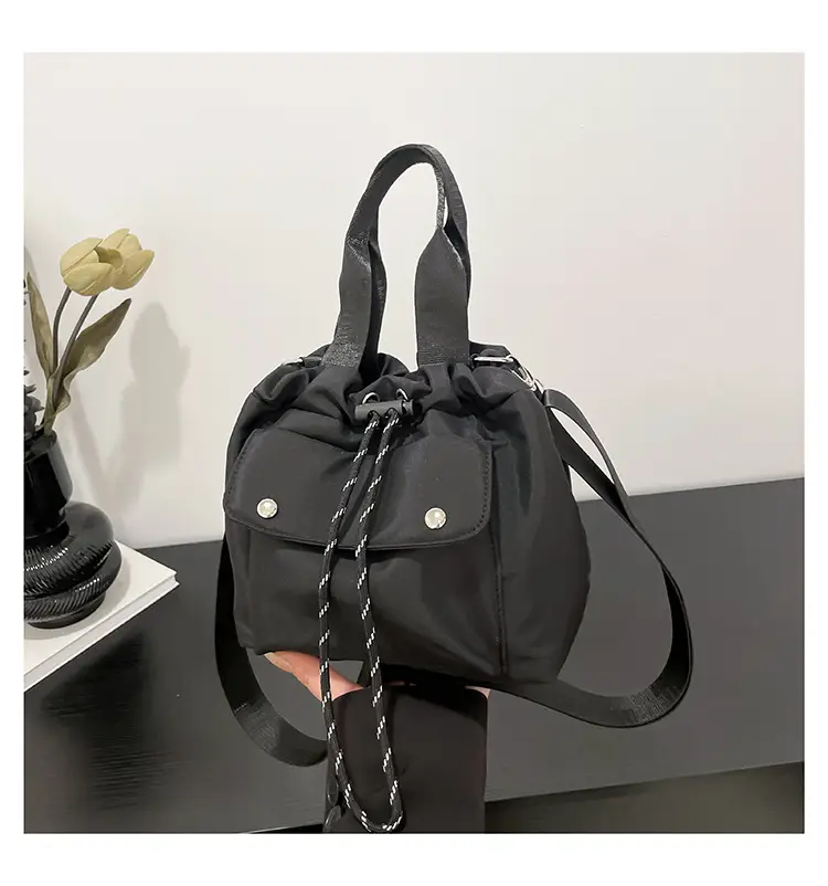 Women's White Black Contrast Shoulder Bag 2025 — feature 21