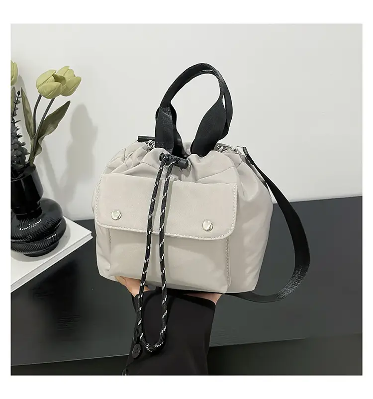 Women's White Black Contrast Shoulder Bag 2025 — feature 22