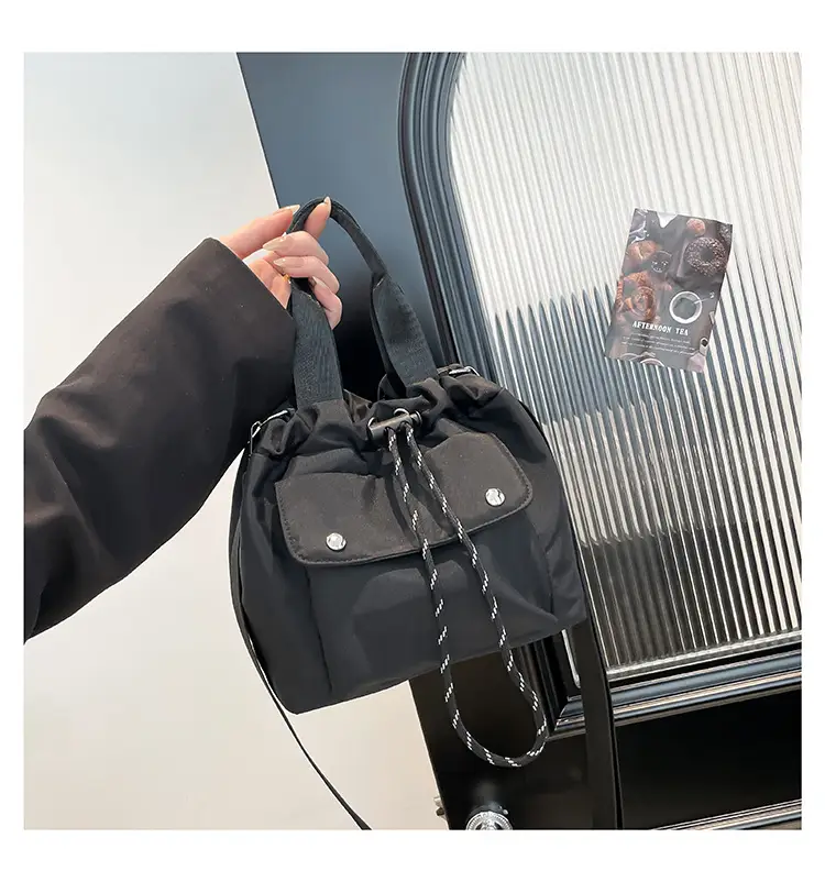 Women's White Black Contrast Shoulder Bag 2025 — feature 24