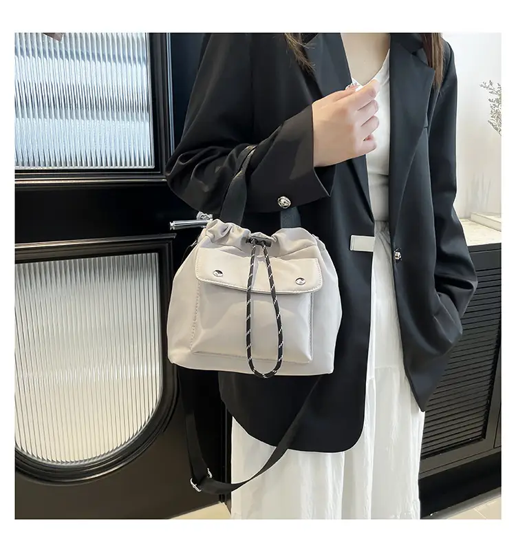 Women's White Black Contrast Shoulder Bag 2025 — feature 9
