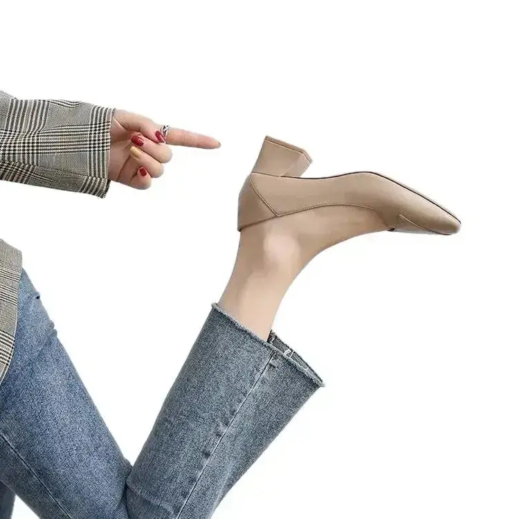 Coarse heel not tired feet single shoes women's work shoes one shoes two wear mother women's shoes soft bottom soft leather not grinding feet work shoes