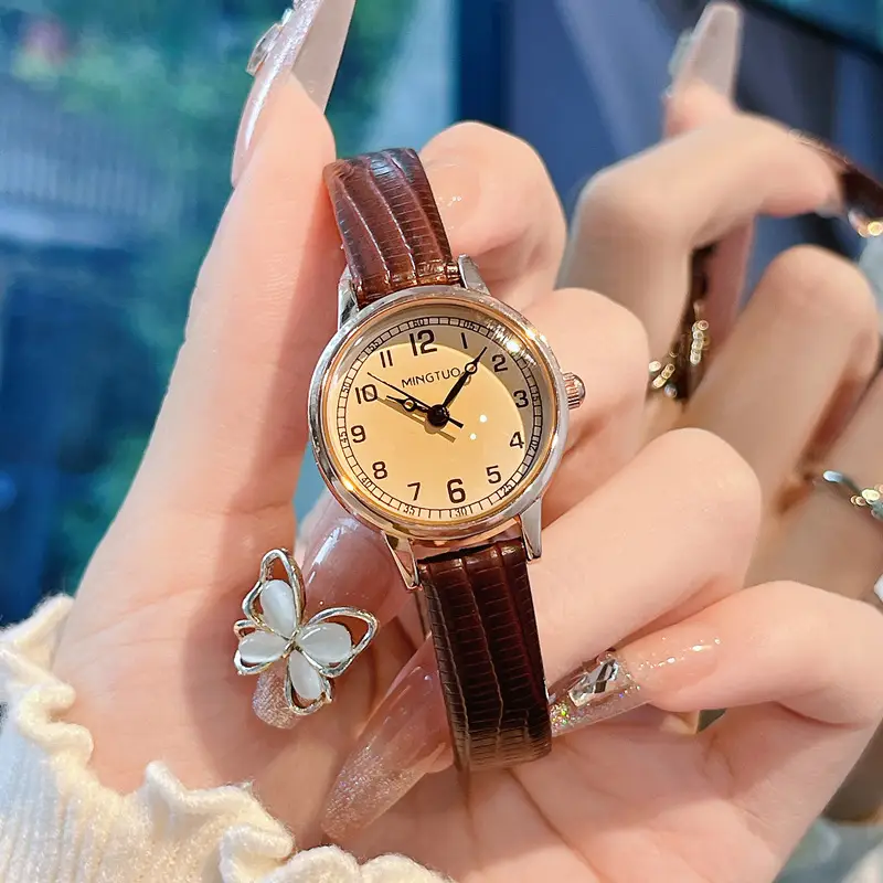 Women's Elegant Retro Belt Watch with Quartz Movement - Image 3