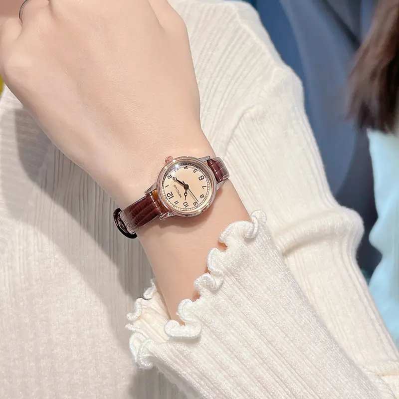 Women's Elegant Retro Belt Watch with Quartz Movement - Image 4